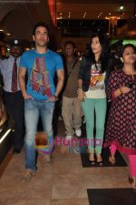 Tusshar Kapoor, Amrita Rao visit Growel Mall in Kandivili, Mumbai on 14th May 2011 (21).JPG